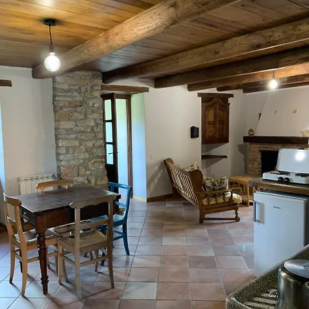Semesterbostad Da Rumanin - Rustic House *
